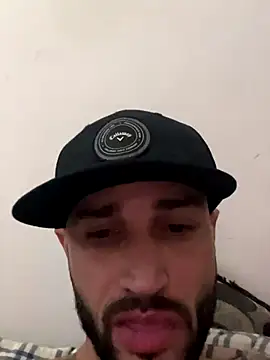 Snapshot of kingNQueen1211 chatting on December 22, 2025, 5:43 pm kingNQueen1211 online show from December 22, 2025, 5:43 pm