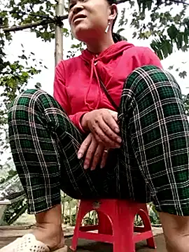 Seductive slut online show from December 14, 2025, 2:39 am