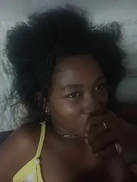 Snapshot of SkinnyAndBrunette chatting on December 21, 2025, 9:22 pm SkinnyAndBrunette online show from December 21, 2025, 9:22 pm