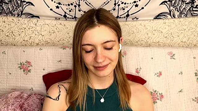 Snapshot of Shining_Robi chatting on February 12, 2026, 12:33 pm Shining Robi online show from February 12, 2026, 12:33 pm