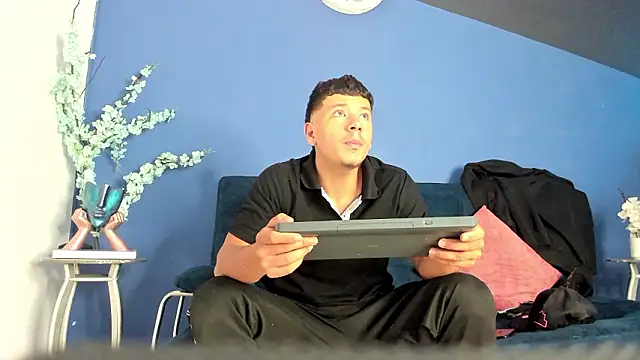 Snapshot of MagnusKnight_ chatting on February 16, 2026, 6:15 pm MagnusKnight online show from February 16, 2026, 6:15 pm