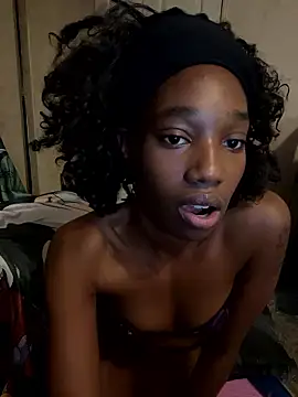 Snapshot of Enchantressz chatting on January 7, 2026, 6:43 pm Enchantressz online show from January 7, 2026, 6:43 pm