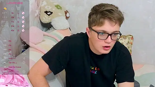 Snapshot of robertkingsize chatting on December 15, 2025, 3:49 pm robertkingsize online show from December 15, 2025, 3:49 pm