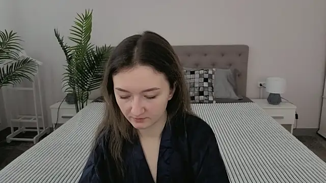 CyrenaLuxe online show from March 25, 2026, 6:41 am