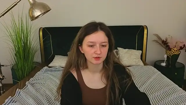 CyrenaLuxe online show from March 29, 2026, 8:47 am