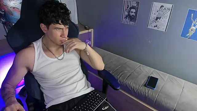 Snapshot of Criss_Adams chatting on January 14, 2026, 2:06 am Criss Adams online show from January 14, 2026, 2:06 am