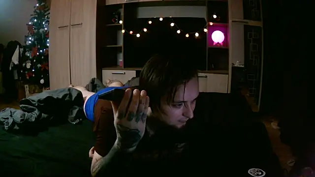 Snapshot of punksshow chatting on December 17, 2025, 3:18 pm punksshow online show from December 17, 2025, 3:18 pm