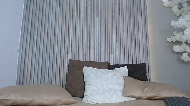 SmoothAlpha  online show from December 18, 2025, 2:23 pm