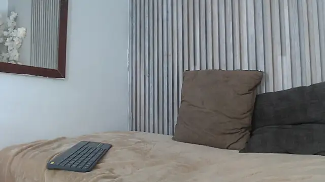 SmoothAlpha  online show from January 5, 2026, 6:11 pm