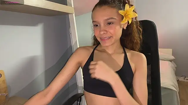 Snapshot of Sunshineegirll chatting on December 22, 2025, 4:48 pm Sunshineegirll online show from December 22, 2025, 4:48 pm