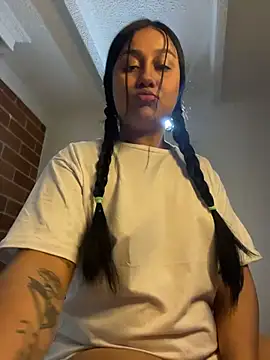 Nova hotXXX online show from December 17, 2025, 1:22 am