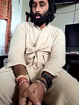 Snapshot of RoshiClouded chatting on January 5, 2026, 8:23 pm RoshiClouded online show from January 5, 2026, 8:23 pm