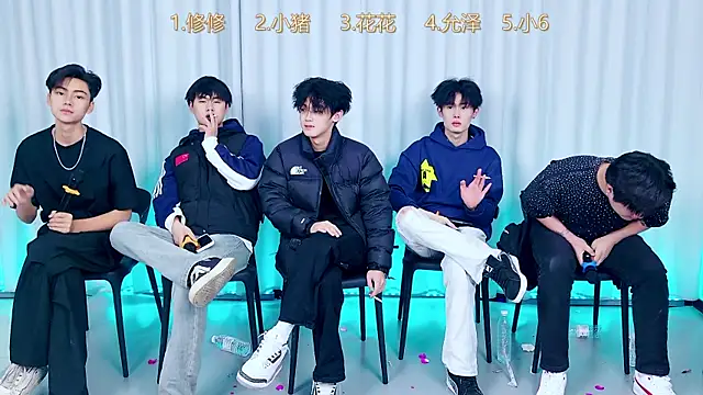 Snapshot of QYBOYS_010 chatting on December 15, 2025, 4:11 pm QYBOYS 010 online show from December 15, 2025, 4:11 pm