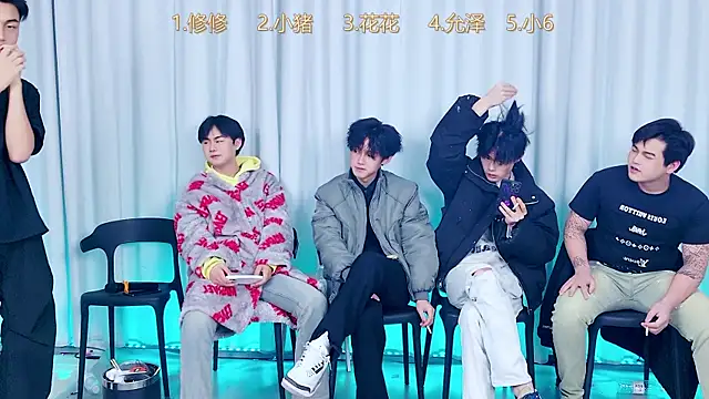 Snapshot of QYBOYS_010 chatting on December 16, 2025, 2:33 pm QYBOYS 010 online show from December 16, 2025, 2:33 pm