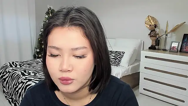 Snapshot of Brunette_Charm chatting on January 10, 2026, 11:01 am Brunette Charm online show from January 10, 2026, 11:01 am