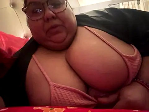 Snapshot of Sexybbwqueen chatting on December 18, 2025, 10:32 am Sexybbwqueen online show from December 18, 2025, 10:32 am