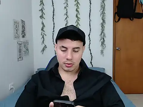 Snapshot of ENZO444_ chatting on December 20, 2025, 4:30 am ENZO444 online show from December 20, 2025, 4:30 am