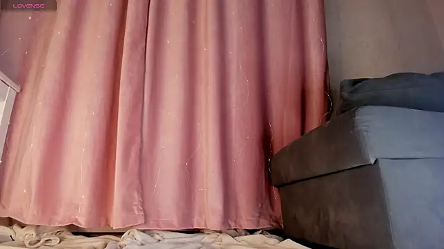 Snapshot of Mia_Carmin chatting on February 17, 2026, 2:52 am Mia Carmin online show from February 17, 2026, 2:52 am