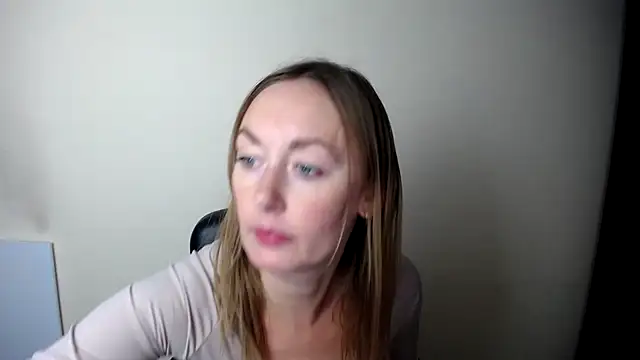 Snapshot of LiaSeass_ chatting on December 14, 2025, 2:33 pm LiaSeass online show from December 14, 2025, 2:33 pm