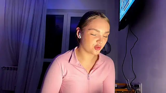 Snapshot of Ginnyinjeans chatting on December 17, 2025, 5:41 pm Ginnyinjeans online show from December 17, 2025, 5:41 pm