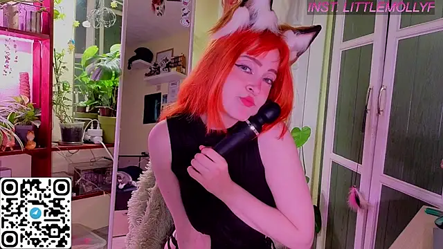 LittleFoxHole online show from May 1, 2026, 1:10 am