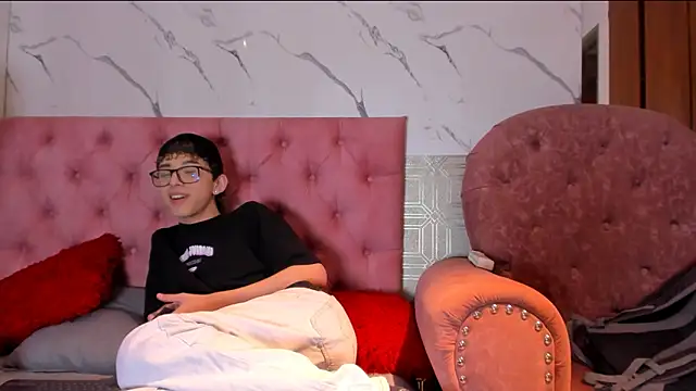 Snapshot of double_temptation2 chatting on December 16, 2025, 8:03 pm double temptation2 online show from December 16, 2025, 8:03 pm