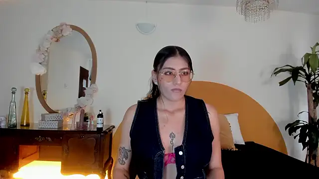 Snapshot of liaa_moretti_ chatting on February 10, 2026, 7:29 pm liaa moretti online show from February 10, 2026, 7:29 pm