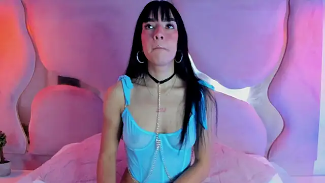 Snapshot of lunajones__ chatting on December 13, 2025, 10:48 pm lunajones online show from December 13, 2025, 10:48 pm