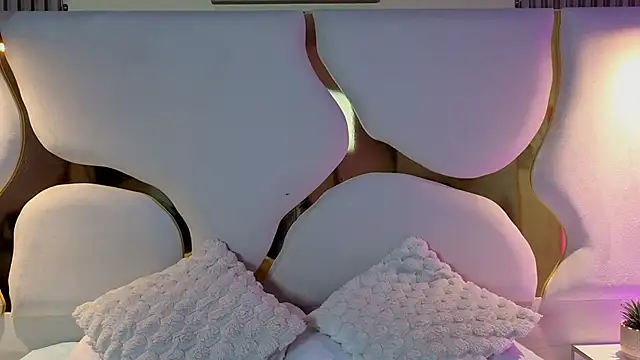 Snapshot of lunajones__ chatting on December 15, 2025, 8:46 pm lunajones online show from December 15, 2025, 8:46 pm