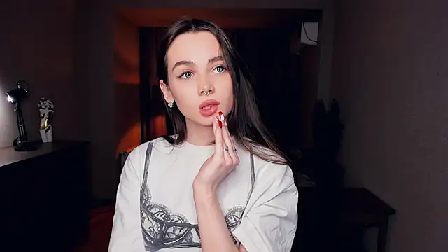 YvonneRobes online show from January 8, 2026, 7:49 pm