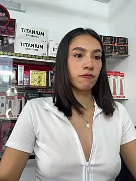 lunaluxury22 online show from March 9, 2026, 1:48 pm