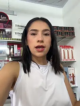 lunaluxury22 online show from March 18, 2026, 1:47 pm