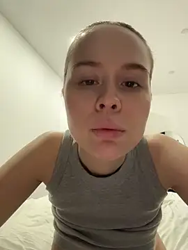 Snapshot of Nicole_Loving chatting on December 17, 2025, 9:54 pm Nicole Loving online show from December 17, 2025, 9:54 pm