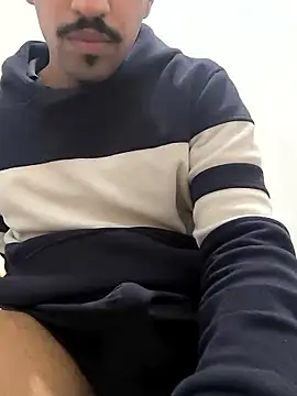 Snapshot of twinkarabboy chatting on January 8, 2026, 9:39 pm twinkarabboy online show from January 8, 2026, 9:39 pm