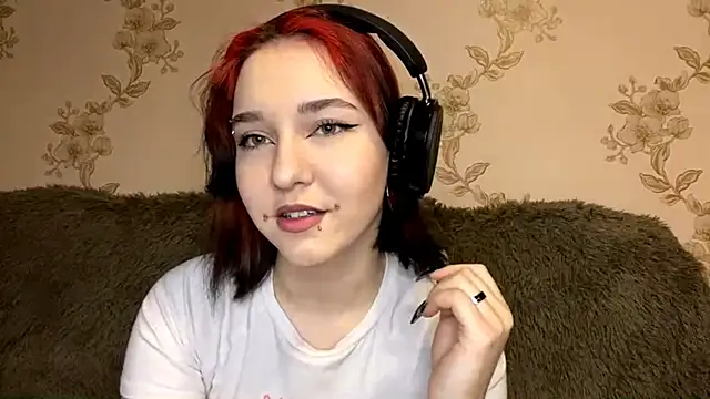 Snapshot of EmilyVeiro chatting on February 2, 2026, 5:11 pm EmilyVeiro online show from February 2, 2026, 5:11 pm