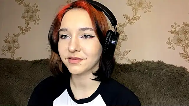 Snapshot of EmilyVeiro chatting on February 4, 2026, 6:25 pm EmilyVeiro online show from February 4, 2026, 6:25 pm