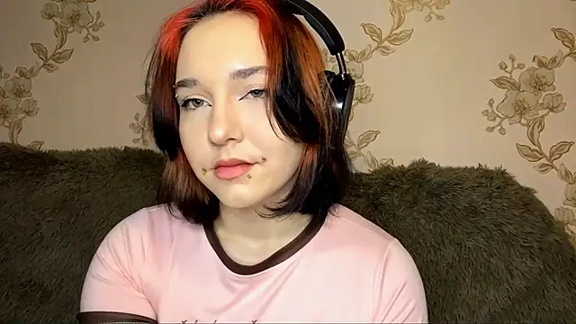 Snapshot of EmilyVeiro chatting on February 5, 2026, 5:17 pm EmilyVeiro online show from February 5, 2026, 5:17 pm