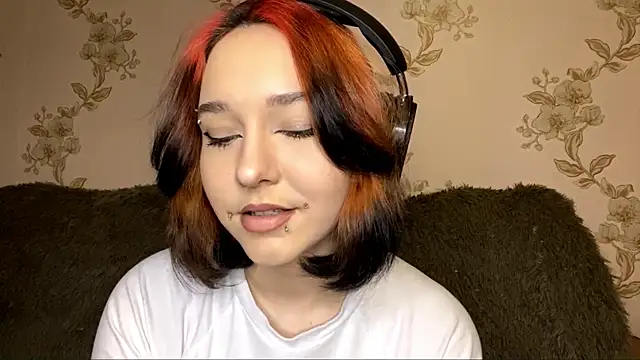 Snapshot of EmilyVeiro chatting on February 11, 2026, 5:07 pm EmilyVeiro online show from February 11, 2026, 5:07 pm