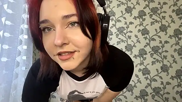 Snapshot of EmilyVeiro chatting on February 16, 2026, 4:08 am EmilyVeiro online show from February 16, 2026, 4:08 am