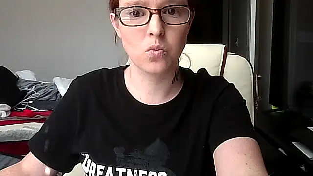 Snapshot of redremmi chatting on February 26, 2026, 6:40 pm redremmi online show from February 26, 2026, 6:40 pm