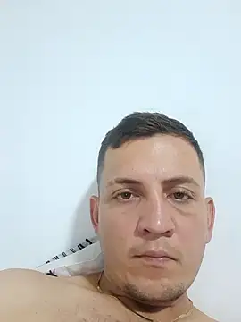 Snapshot of Elmonito18 chatting on December 22, 2025, 3:20 pm Elmonito18 online show from December 22, 2025, 3:20 pm