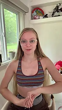 Snapshot of emmasky69 chatting on May 21, 2026, 4:36 pm emmasky69 online show from May 21, 2026, 4:36 pm