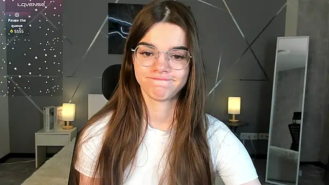 miss  evelyne online show from February 4, 2026, 1:22 am