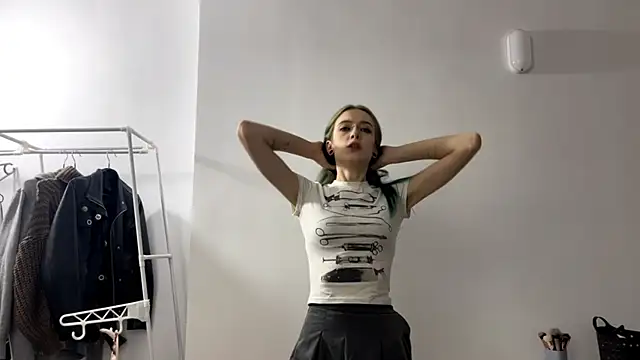 Snapshot of MerIeBremmer chatting on December 16, 2025, 5:07 pm MerIeBremmer online show from December 16, 2025, 5:07 pm