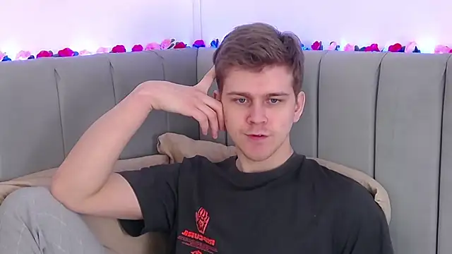 Snapshot of NickJohnas chatting on February 15, 2026, 12:36 pm NickJohnas online show from February 15, 2026, 12:36 pm