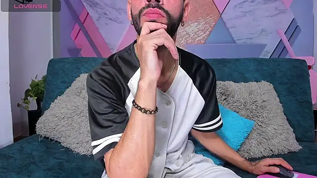 Snapshot of arcangel_harris chatting on December 19, 2025, 11:39 am arcangel harris online show from December 19, 2025, 11:39 am