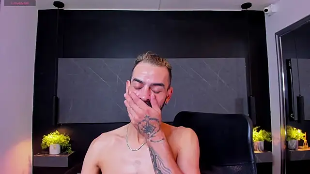 Snapshot of arcangel_harris chatting on February 10, 2026, 11:47 am arcangel harris online show from February 10, 2026, 11:47 am