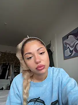 SilkyMira online show from December 15, 2025, 10:41 am