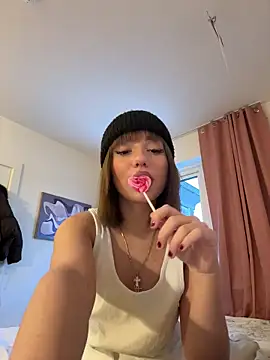 Snapshot of SilkyMira chatting on January 12, 2026, 2:44 pm SilkyMira online show from January 12, 2026, 2:44 pm