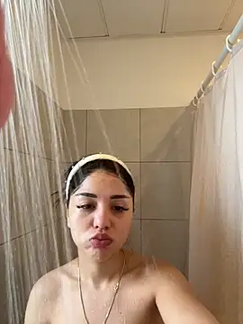 Snapshot of SilkyMira chatting on February 4, 2026, 10:32 am SilkyMira online show from February 4, 2026, 10:32 am